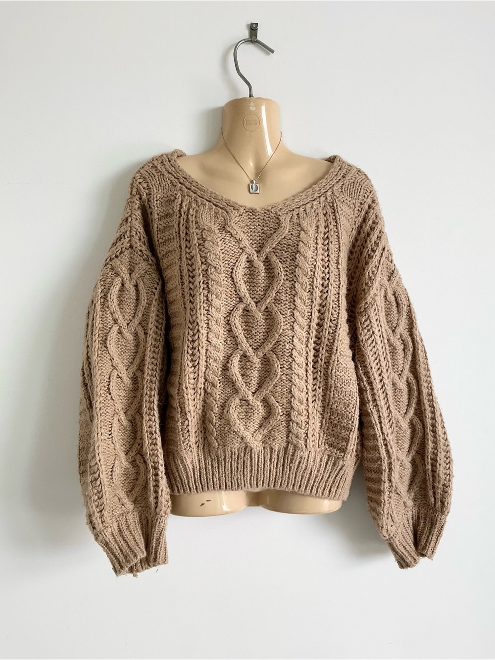 Women's Chunky Cable Knit oversized Sweater Beige oatmeal tan